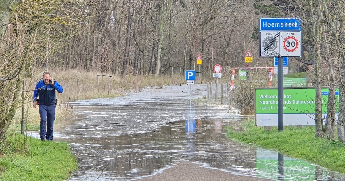 Grote leidingbreuk zorgt voor overlast in Wijk aan Zee: overstroomde wegen en fietspaden