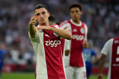 Uitblinker Gloukh helpt Ajax met hattrick in tweede helft aan ruime voorsprong