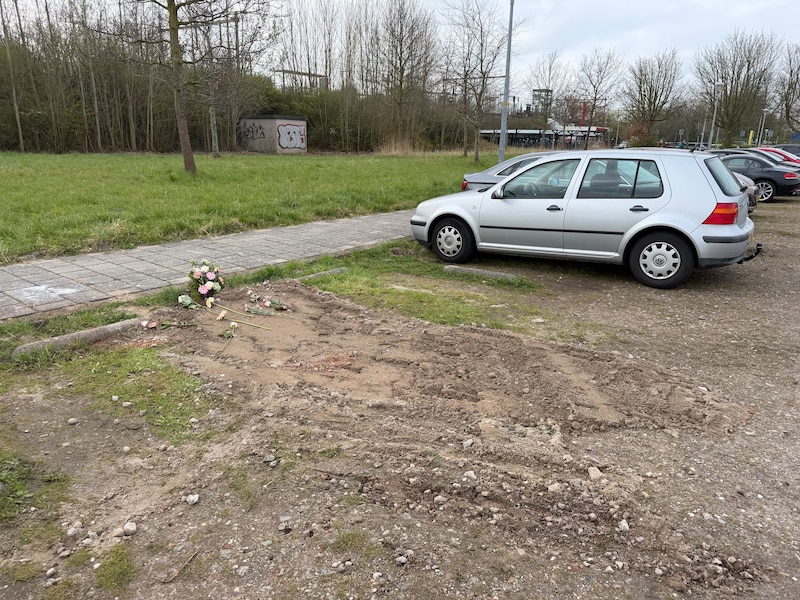 De plek waar de auto van Karin stond.