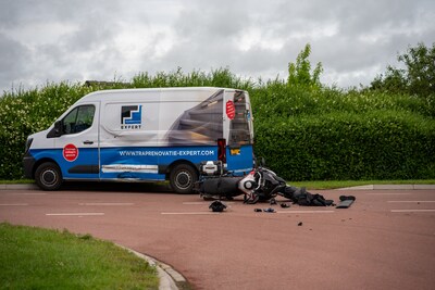Motorrijder na botsing met bestelbus in Terwolde overgebracht naar ziekenhuis
