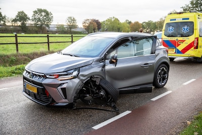 Twee automobilisten gewond bij frontale botsing in Roosendaal, slachtoffers naar ziekenhuis