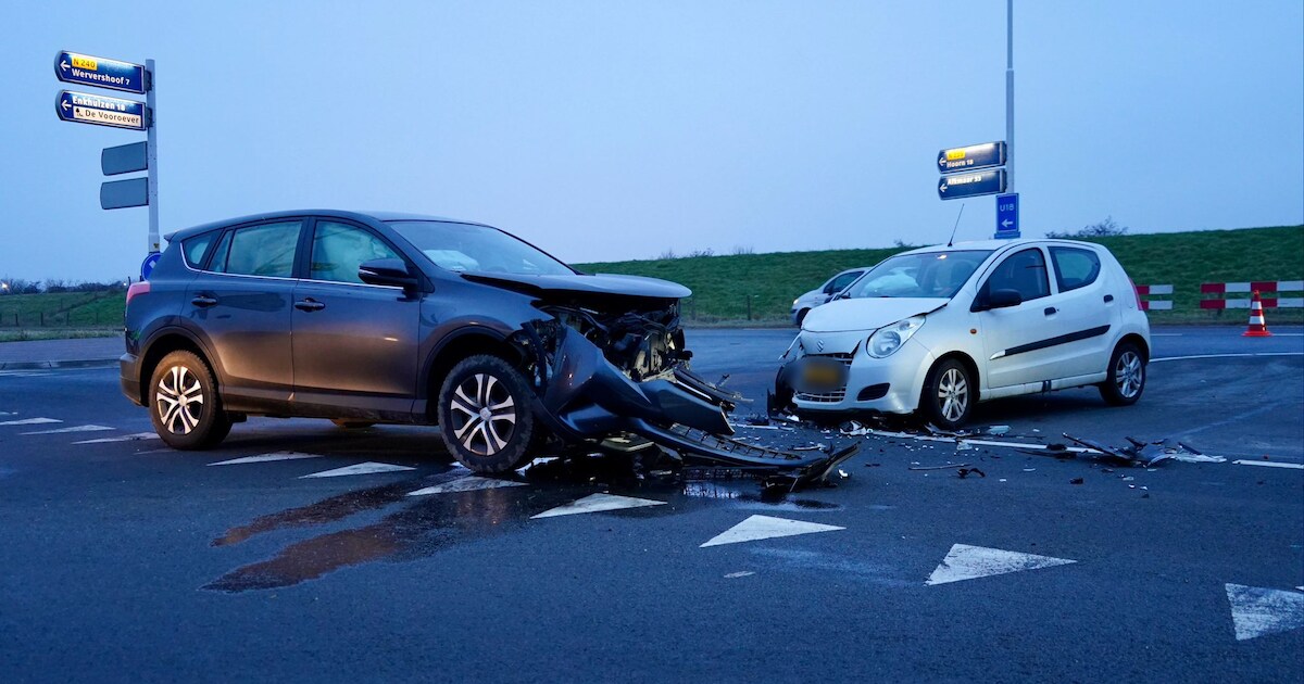 Harde botsing op kruising op de N240 bij Medemblik