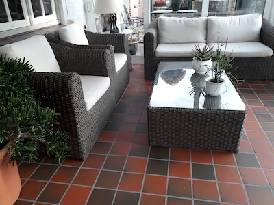 Loungeset aangeboden door verhuizing, Marja is gouden armband kwijt