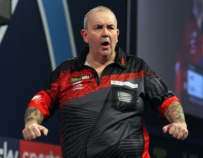 Zestienvoudig wereldkampioen Phil Taylor (66) pakt na acht jaar pijlen weer op: ‘The Power is terug’
