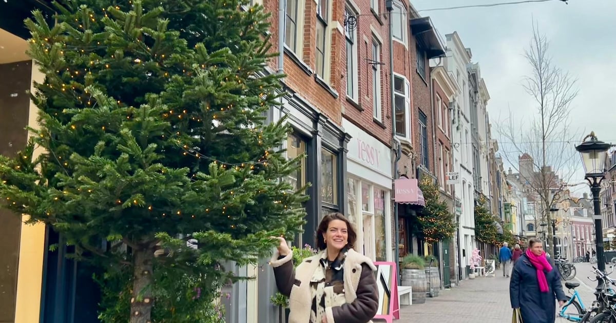 Mysterie: dit is waarom de kerstbomen in deze Utrechtse straat al sinds de 60s hun onderkant missen