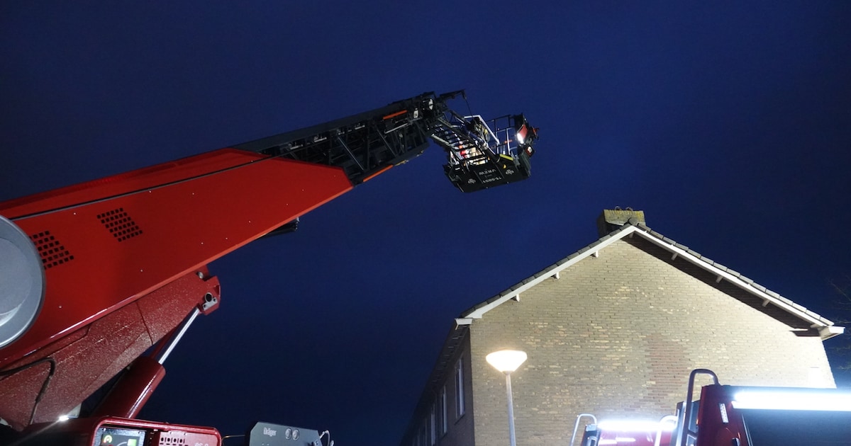 Bewoners ademen rook in bij brand op zolder in De Rijp