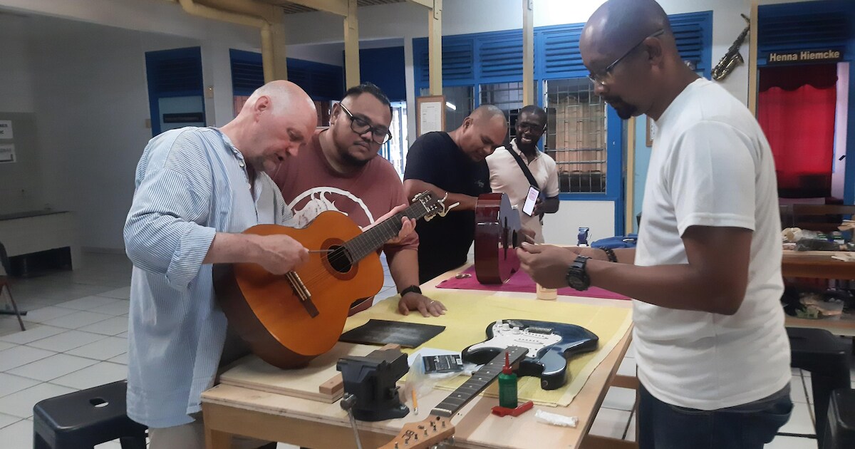 Repair Café Castricum repareert dit weekend ook gitaren naast huishoudelijke apparaten