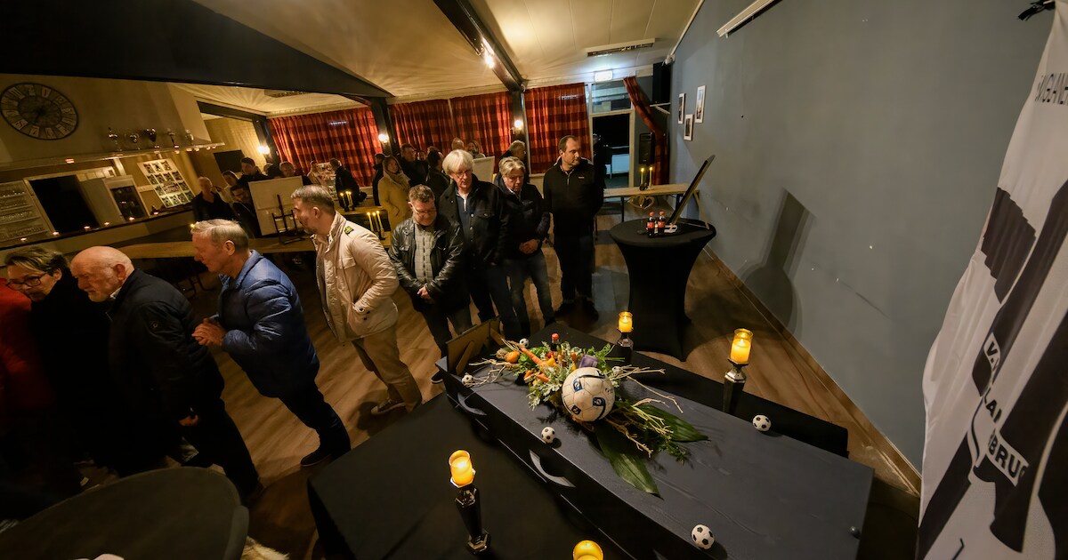 Blauwe kist en een flesje cola: bijzonder afscheid van ex-horecakoning Frans Koolhoven