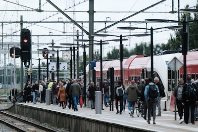 Extra treinen tijdens werkzaamheden aan IJsselbrug op A12, reizen wordt ook goedkoper