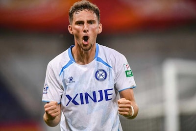 Hagenaar Nino Noordanus (25) voetbalt in China op tweede niveau: ‘Financieel ben ik erop vooruitgega