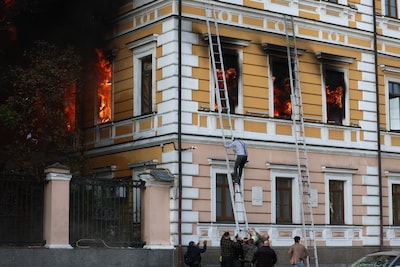 Live Oorlog Oekraïne | Grote branden in Kyiv na aanvallen, Academie van Wetenschappen geraakt