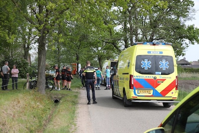 Wielrenner rijdt sloot in na uitwijkmanoeuvre in Beemte Broekland