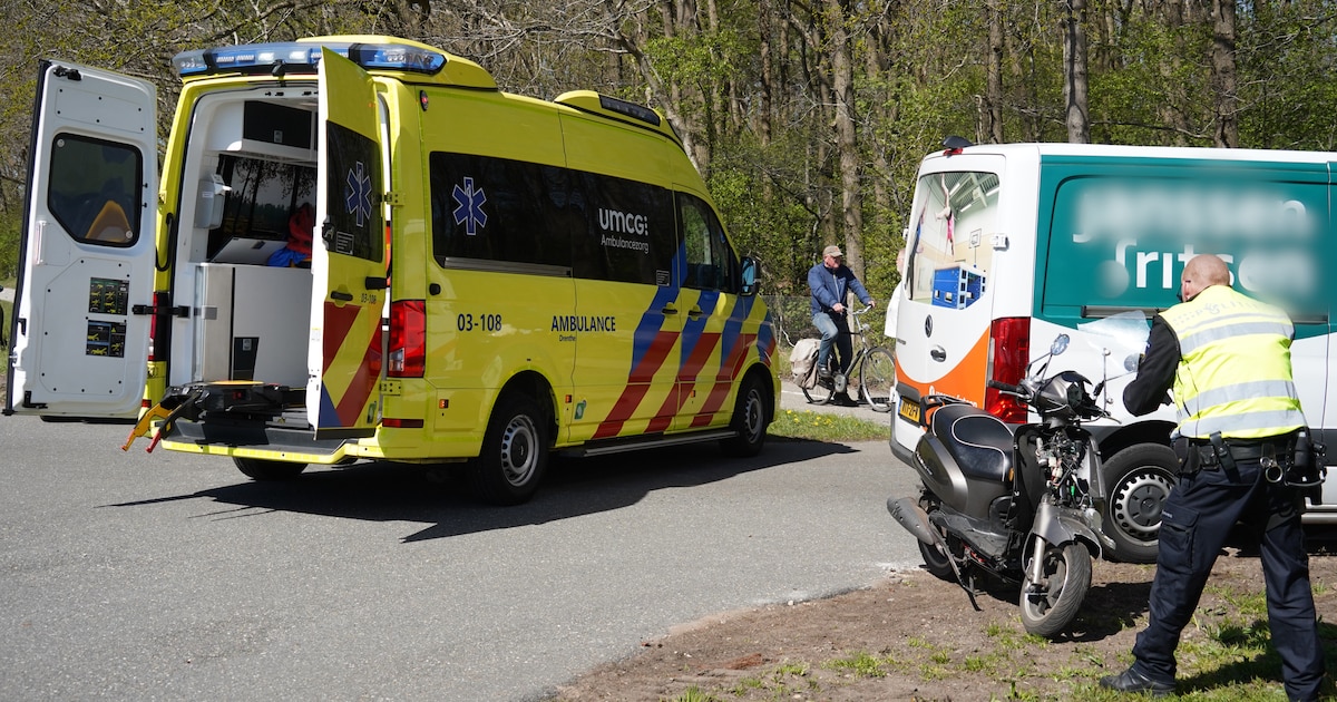 Scooter klem bij ongeval in Norg, twee gewonden