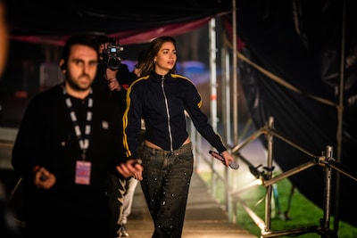 Roxy Dekker komt met vrachtwagen vol spullen en team van 25 man naar Lingepop: ‘Wat een focking ener