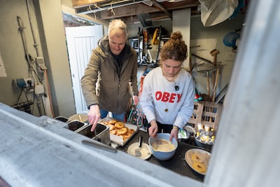 500 appelbeignets: Jinte (15) bakt zich suf om haar grote droom waar te maken