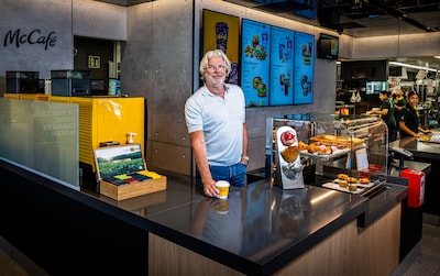 Remco wordt hét gezicht van de McDonald’s in Krimpen: ‘We vinden het gewoon echt leuk’