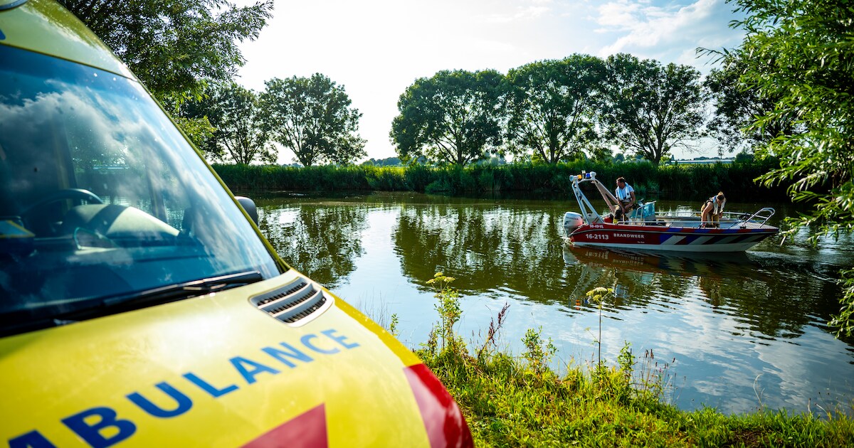 Zwemmer overleden na vermissing in Amstel-Drechtkanaal in Nieuwveen