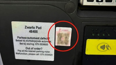 Niet scannen: neppe QR-codes op parkeerautomaten in Den Haag
