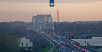 File door ongeval op A27 bij Merwedebrug, uur vertraging richting Breda