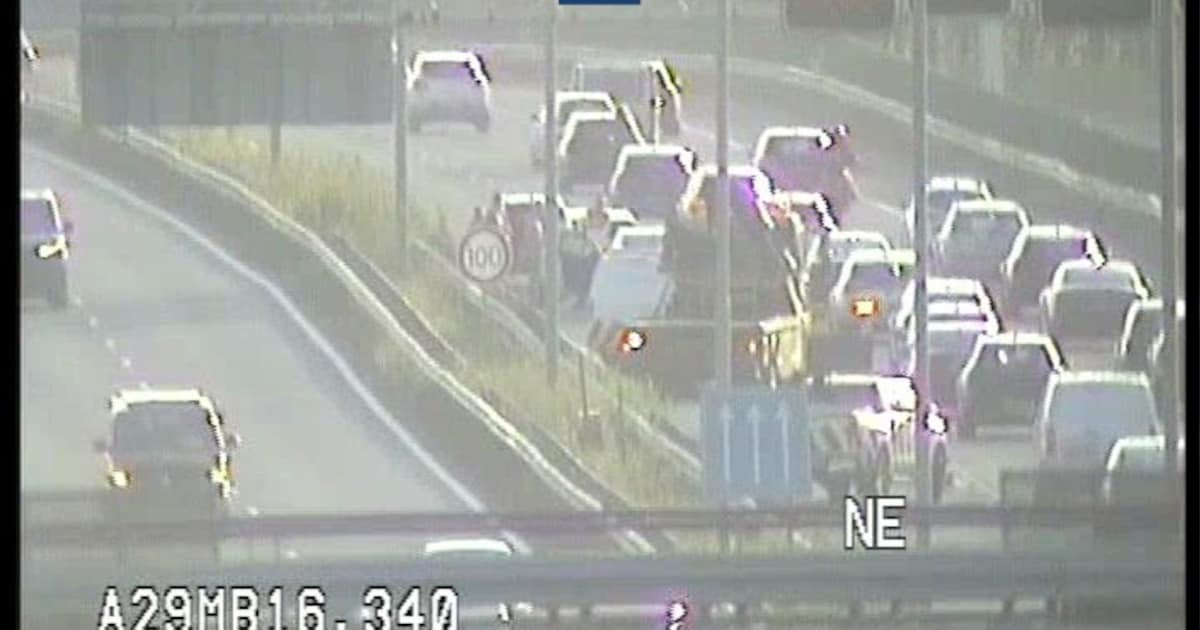 Botsing tussen drie voertuigen voor Heinenoordtunnel, uur vertraging naar Rotterdam