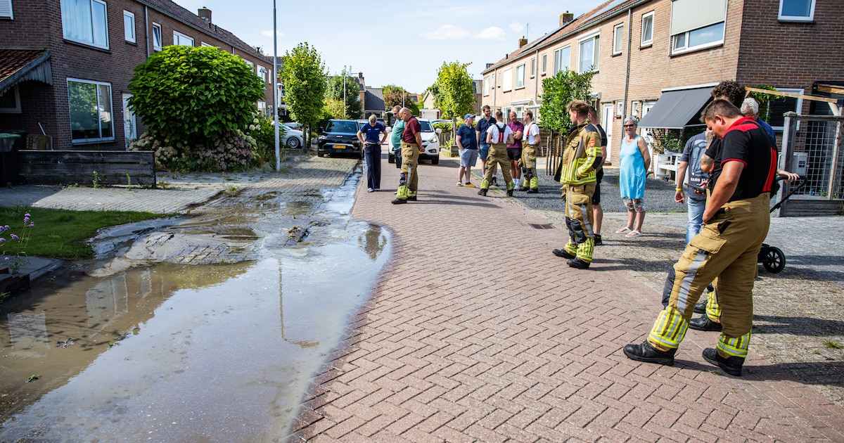 Waterleiding gesprongen op Wim Reinderslaan in Lemmer