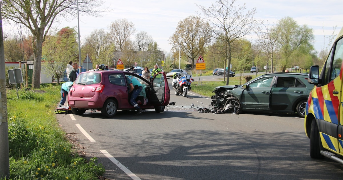 Ravage na botsing tussen auto's in Moordrecht