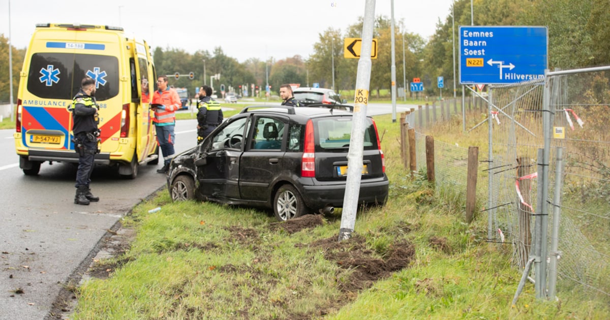 Automobilist gewond bij eenzijdig ongeval op afrit van de A1 bij Baarn