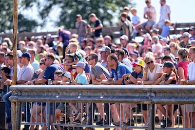 Berry bouwde zijn vehikel ‘onder het genot van een glas bier’, en nu rijdt hij ermee in mudraces