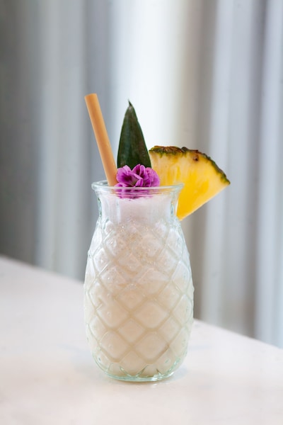 Kinder Cocktailbar met limonade en fruit bij winkelcentrum Etten-Leur