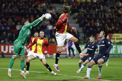 Feyenoord in de problemen tegen Go Ahead Eagles, nog altijd op jacht naar gelijkmaker