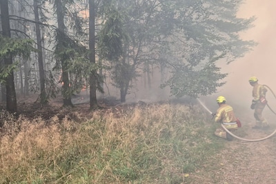 Limburgse brandweer moet na plotse winddraai vluchten voor vuurzee in Hoge Venen: “Het vuur kwam rec
