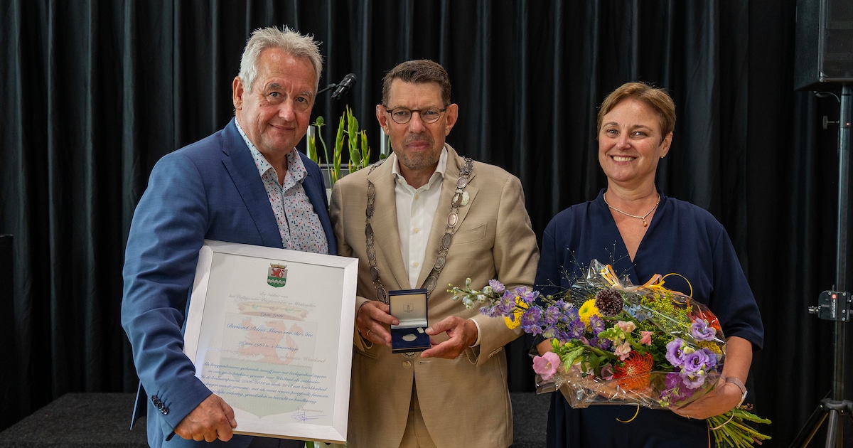 Ben van der Stee krijgt erepenning in zilver van de gemeente Westland ...