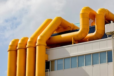 Liefdesbrieven en een kunstinstallatie: de bieb op Blaak heropent op Valentijnsdag