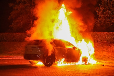 Twee maanden oude auto volledig uitgebrand in Twello