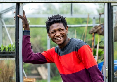 Abdulaal Hussein deelt vluchtverhaal tijdens vrijheidscollege in Barendrechts theater