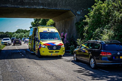 Botsing tussen fietser en auto op dijk in Arnhem