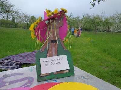 Kinderen zoeken kabouters en elfen in Aalsterveld Beuningen