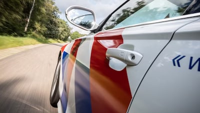 Bewoner overvallen voor zijn eigen huis in Woudrichem, slachtoffer gewond naar ziekenhuis