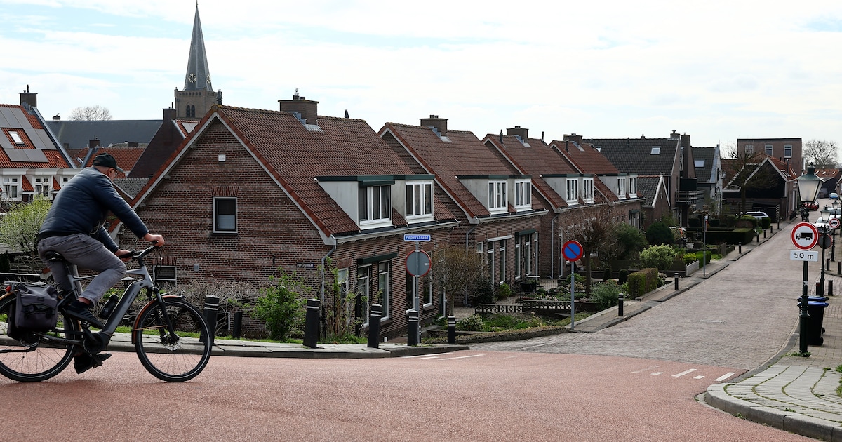 Gevels met bruine bakstenen, maar ook drie hoog in een modern jasje: zó ziet nieuwbouw in Ameide er 