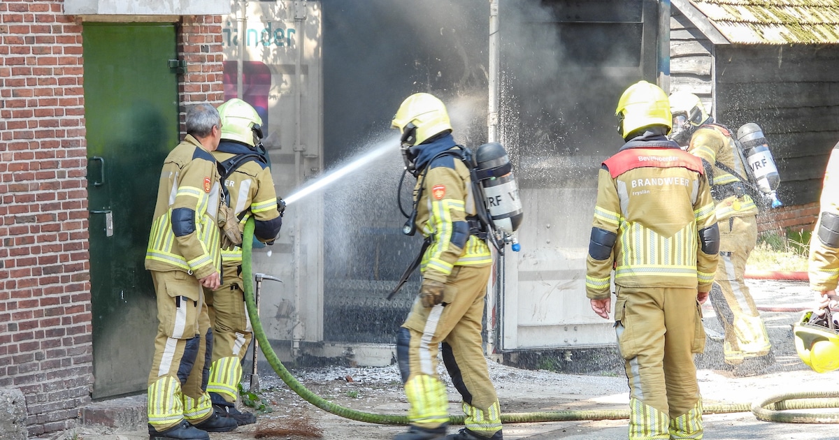 Tientallen huishoudens zonder stroom door brand in middenspanningscontainer in Ureterp