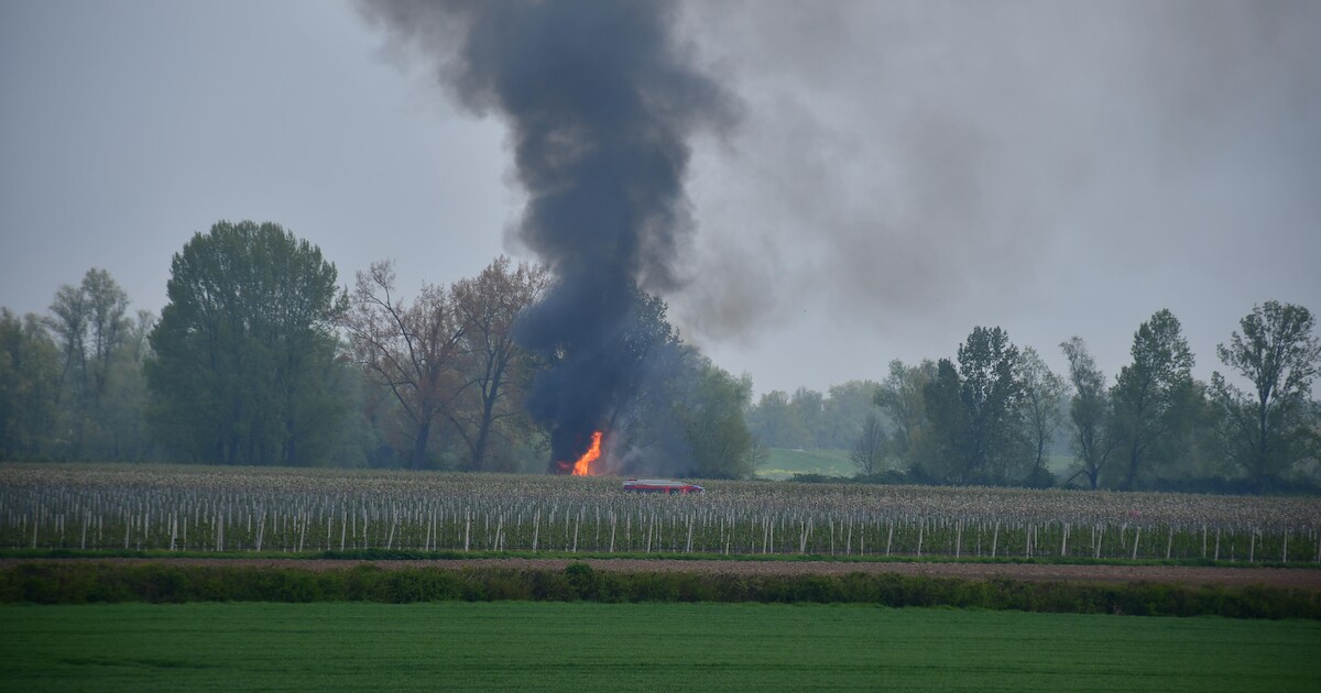 Bomen in brand aan Duffeltdijk in Leuth
