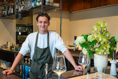 Chef-kok Jagger (19) heeft zijn eigen restaurant: ‘Ondernemen is bijna net zo leuk als het koken zel