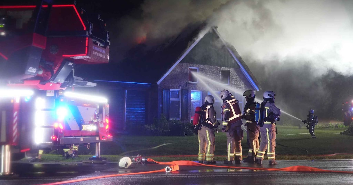Woning aan Padhuis Europaweg in Coevorden volledig verwoest na dakbrand