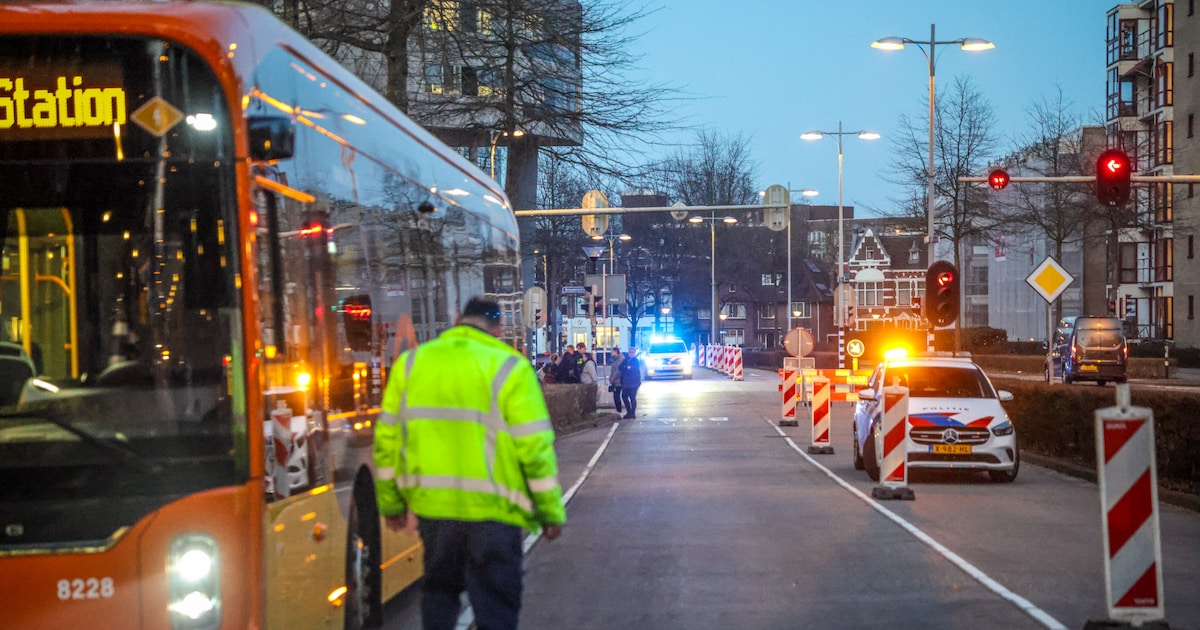 Scooterrijder lichtgewond na botsing met lijnbus in Amersfoort