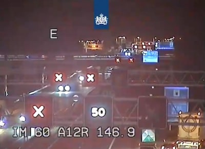 Meerdere voertuigen in botsing op de A12, snelweg naar Duitse grens dicht