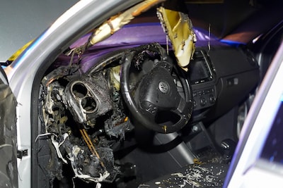 Auto zwaar beschadigd na brand op Bremerbergweg in Biddinghuizen