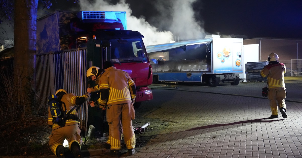 Brand in verkoopwagen op vishandelterrein in Bunschoten