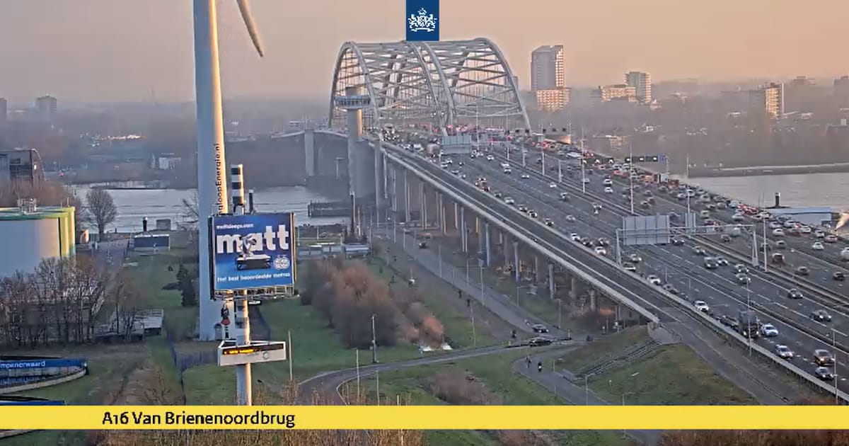 Twintig minuten vertraging op A4 en A20, ook op andere plekken staat er file