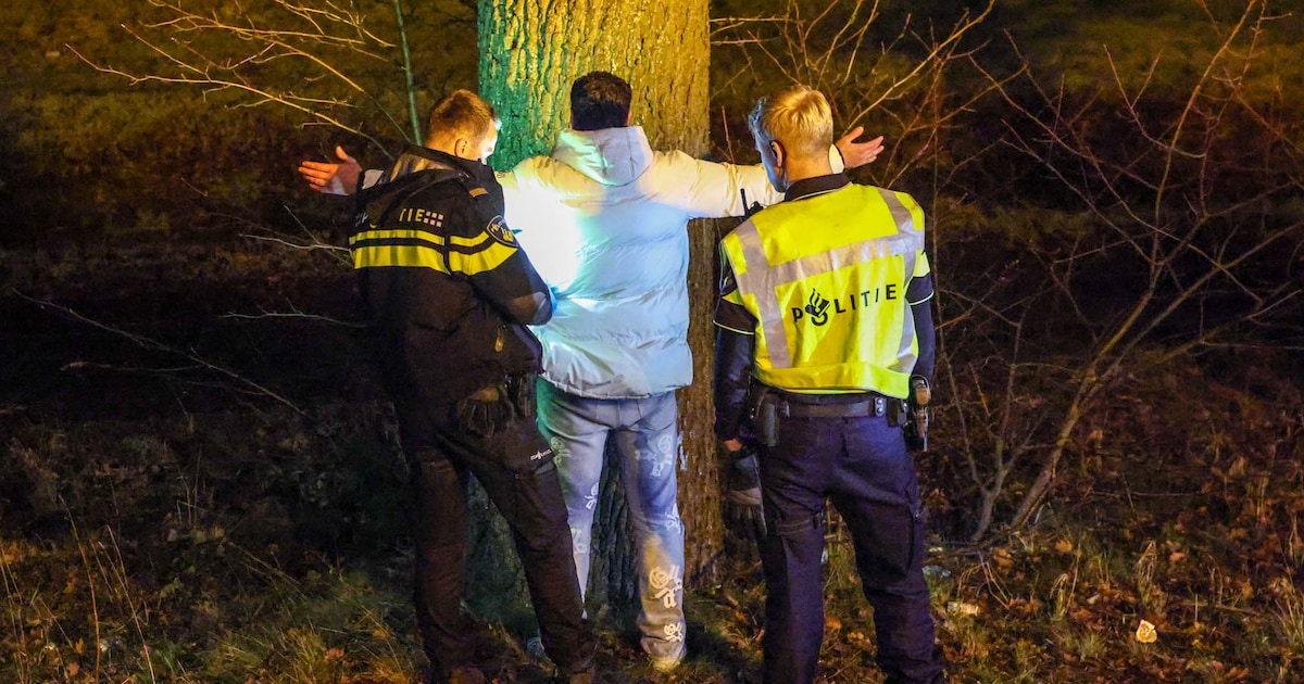 Bestuurder raakt na mogelijke ruzie controle over auto kwijt op snelweg bij Amersfoort-Noord