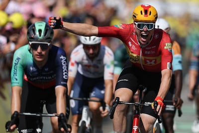 Olav Kooij grijpt net naast historische zege in snelste Tourrit ooit: gemiddelde van bijna 51 kilometer per uur
